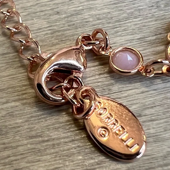 👻 NWOT Sorrelli Rose Gold Pink and Clear Crystal necklace - Picture 3 of 3